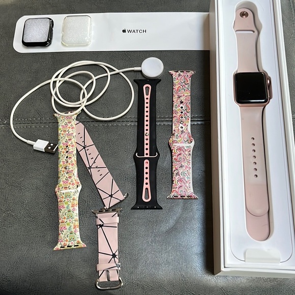 Apple Watch 3 with GPS + Cellular - Picture 1 of 9